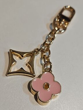 Gold Tone Pink Flower Charm Keychain